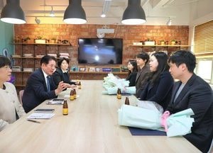 최대호 안양시장, 민원 우수공무원과 간담회 열어...민원 행정 발전 방향 공유
