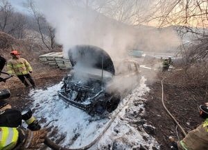 광주시 남한산성면서 승합차 화재…1대 전소, 인명피해 없어