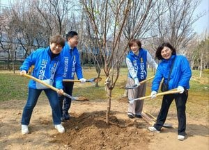 D-61일 [6·3지선, 인천지역 이모저모] 추모·출근길 인사·공약 발표…예비후보들 분주한 하루