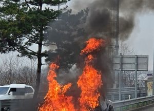 평택제천고속도로 달리던 차량 화재…인명피해 없어