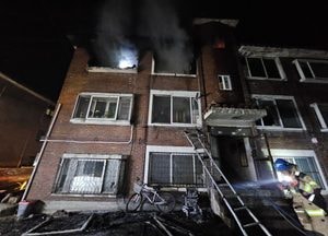 부천 오정구 빌라서 한밤 화재...60대 남성 부상
