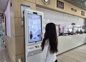 수원특례시, 모든 보건소에 ‘배리어프리 키오스크’ 설치...디지털 약자 접근성 강화