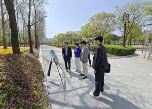 안양시의회 도시교통위원회, 중앙공원 봄꽃 식재 현장 점검