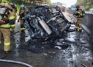 평택제천고속도로 4중 추돌 후 차량 화재…3명 경상