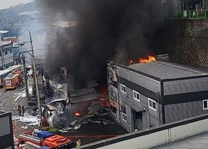 화성 정남면 의약품제조공장 화재…연소 확대 우려에 대응1단계
