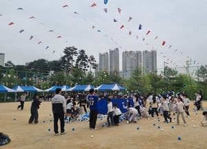 “함께 뛰며 배운 협동”…광교호수초, 마을 공동체 축제 개최