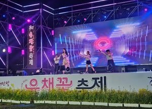 현역가왕출신 트롯여제 전유진, 구리유채꽃축제장을 달구다.