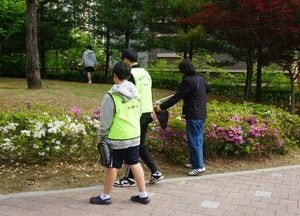 용인 한숲중, ‘자연·사람·미래’ 잇는 ‘줍깅걷깅’ 으로 아침 열어