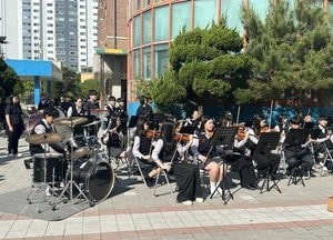 용인 정평중, 스승의 날 기념 ‘등굣길 감사 음악회’