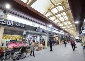 안치권 의왕시장 권한대행, 의왕도깨비시장 아케이드 설치 현장 점검