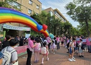 용인백현초, 핑크셔츠로 하나 된 등굣길
