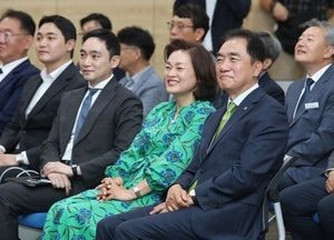 정장선 평택시장 퇴임식…“위대한 평택시대 기대”