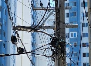 수원 전통시장·구도심 뒤덮은 전선 지중화 언제 되나