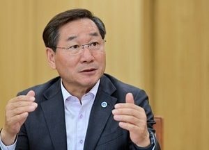경찰, '가상자산 은닉' 의혹 유정복 전 인천시장 집 압수수색