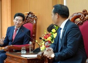 이상일 용인시장, 응우옌딘빈 베트남 다낭시 조국전선위원장과 간담회