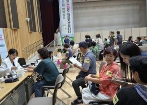 가평군·축협, 찾아가는 ‘농촌 왕진버스’ 성황