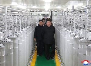 그로시 IAEA 사무총장 "北영변 새 우라늄 농축시설 가동중"..."韓, 핵잠 추진 위한 협의 의향 통보"