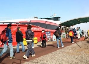 인천 여객선 이용객, 타시도민 운임 지원 중단'에 8월 17% 줄어