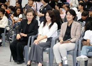 수원시의회, ‘수원 AI·로봇 페스타’ 찾아 미래기술 체험