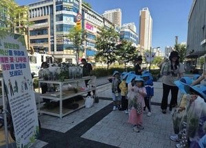 "정원문화 확산" 구리시, 시민에게 꽃 2,000본 나눔