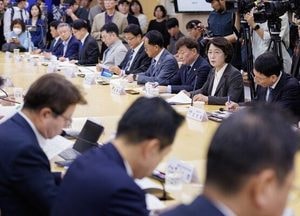 추미애, 경기도 재정난 해법으로 세입 확충 제시…사업 신뢰 확보도 과제