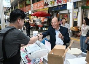 박형덕 동두천시장, 추석 앞두고 전통시장 찾아 상인 격려