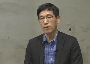 진중권 “번데기 아이큐 수준의 허접 음모론”...영화 ‘암살자(들)’ 혹평 