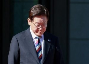 이재명 대통령 국정지지율 3주만에 다시 떨어져 37.4%…전주보다 0.5%p↓[리얼미터]