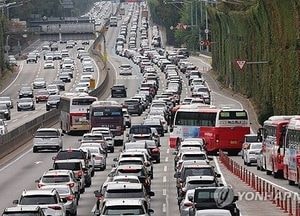 한글날 연휴 첫날 고속도로 정체 시작…서울→부산 7시간40분