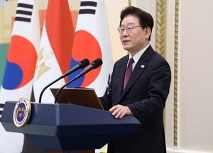 李 대통령 지지율 37%…민주당 지지율 35%, 정부 출범 후 최저