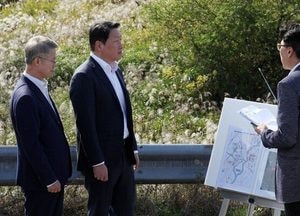 호남 반도체부지 방문한 최태원 “용수·전기 늦어도 최대한 빨리 착공에 들어갈 것”