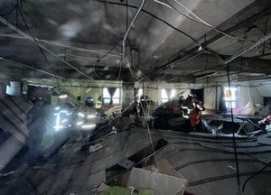 대구 마트서 천장 붕괴…36명 부상, 9명 병원 이송