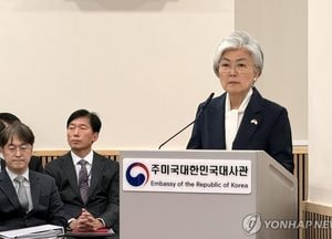 강경화 “백악관과 소통 한계…미, 정보협력 문제 해소 안 됐다고 생각”