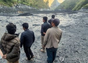 네팔 돌발 홍수로 외국인 트레킹객 100명 넘게 고립