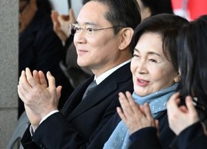 이재용, 홍라희 삼전 주식 1115만주 증여받아…지분율 0.17%p↑