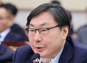 한발 뺀 이화영 변호인측 "가석방 요청 철회,,,,이달 중 재심 청구"
