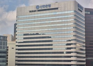 신한지주, 롯데손해보험 인수…"주주환원 정책에 차질 없을 것"