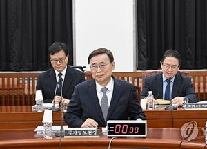국정원 '美, 국정원장 방문거부' 보도 정정신청…이례적 대응