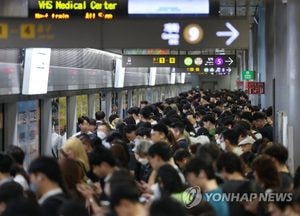 '지옥철' 9호선 출근길 8차례 증차…중앙차로 간선 급행버스도 도입
