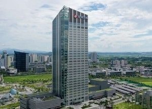 한전, 고졸 입사직원 2명 차장 특별승진…"능력·성과 중심"