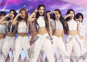 K팝 향수 담은 이수만의 승부수…A20라이트, 데뷔 직후 '멜론 1위'
