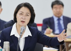 추미애 “골치 아픈 재정 빨대”에 소방공무원들 “석고대죄하라”