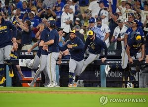 밀워키, 44년만에 월드시리즈 진출... NLCS서 다저스에 4승