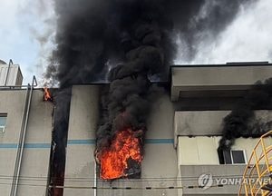 부천 공장 화재로 7명 부상…소방관 1명 심정지·1명 중상
