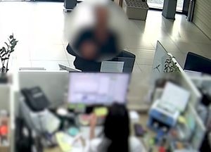 "수상한 낌새에"…보이스피싱 전달책, 은행원 기지로 붙잡아