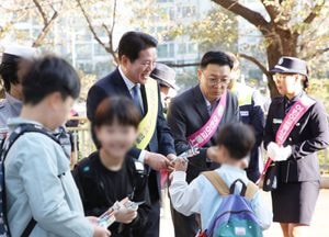 안양시, 최대호 시장, 강득구 국회의원 등 민관 합동 등굣길 교통 안전 캠페인