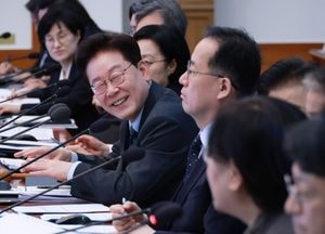 이재명 국정운영, 부정 61.0% 긍정 37.2%…민주 40.7%-국힘 39.1% [조원씨앤아이]