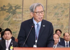 '소장품 셀프 출품' 유홍준 관장 사의…"전적으로 내 책임"
