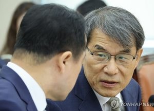 특검, '외유출장 의혹' 노태악 자택 압수수색…휴대전화 확보