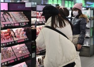 K뷰티 유럽·미국서 날았다…10월 1~20일 수출액 80% '껑충'